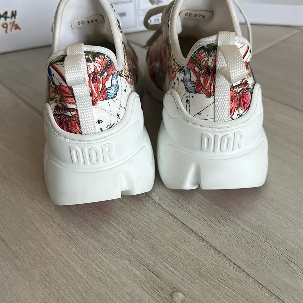 Dior D connect sneaker 9.5 with box zodiac print